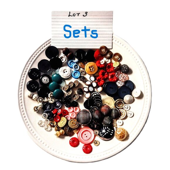 BUTTONS ~  1 Lb. Mixed LOT #3 ~ All Types, Sizes, Ages ~ INCLUDES SORTED SETS! - Picture 2 of 6